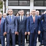 19-ekim-muhtarlar-gunu-sebebiyle-celenk-sunma-toreni-gerceklestirildi.jpg