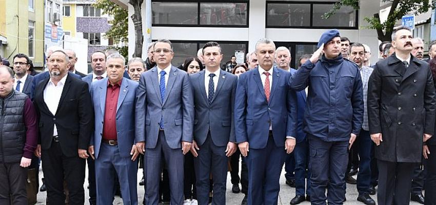19-ekim-muhtarlar-gunu-sebebiyle-celenk-sunma-toreni-gerceklestirildi.jpg