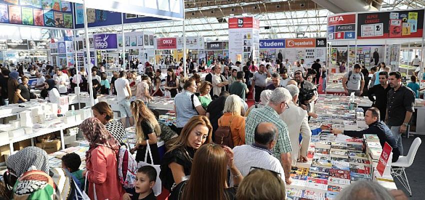 antalya-kitap-fuarinin-5nci-gununde-de-ziyaretci-rekoru.jpg