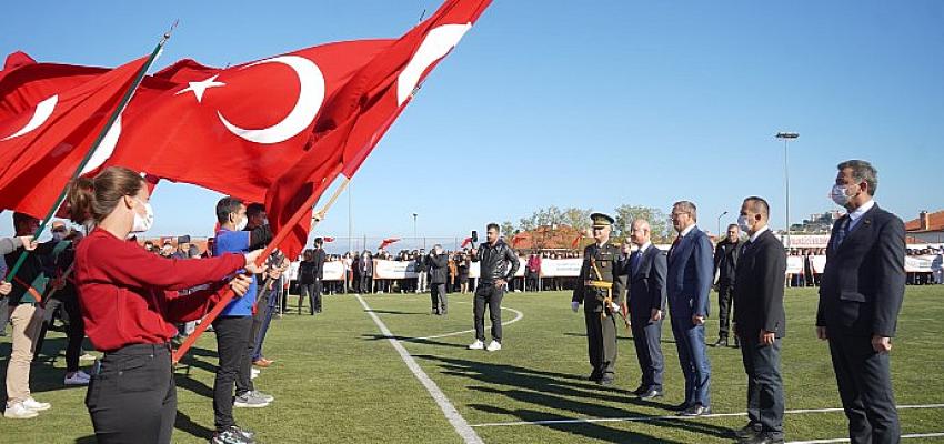ayvalikta-cumhuriyetin-doksan-dokuzuncu-yilina-ozel-gorkemli-kutlama.jpg
