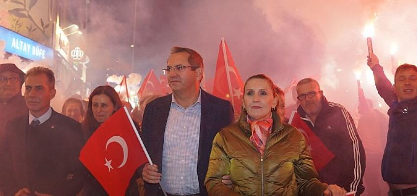 ayvalikta-fener-alayi-coskusu.jpg