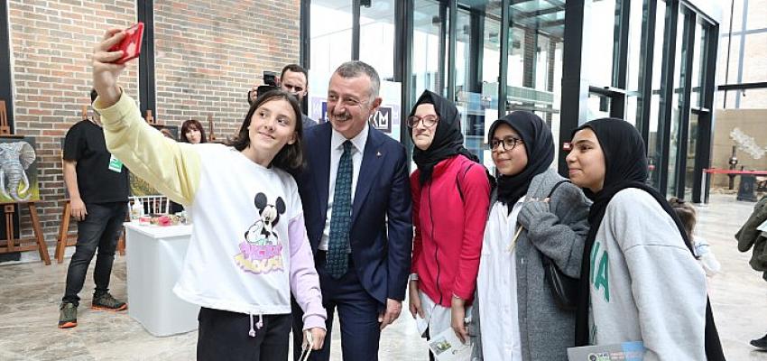 baskan-buyukakin-dunya-urettiginden-fazlasini-tuketiyor.jpg