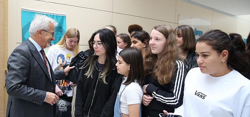 baskan-erdem-kiz-cocuklariyla-bulustu.jpg