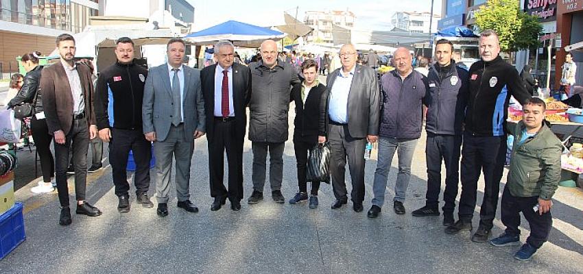 baskan-erkis-pazarda-ekonominin-nabzini-tuttu.jpg