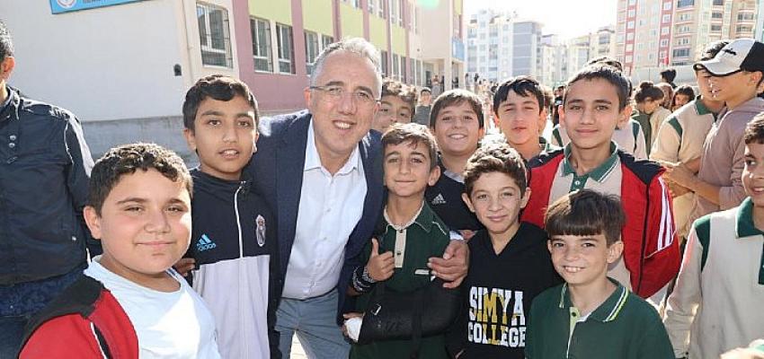 baskan-savran-mahalle-gezilerini-surduruyor.jpg