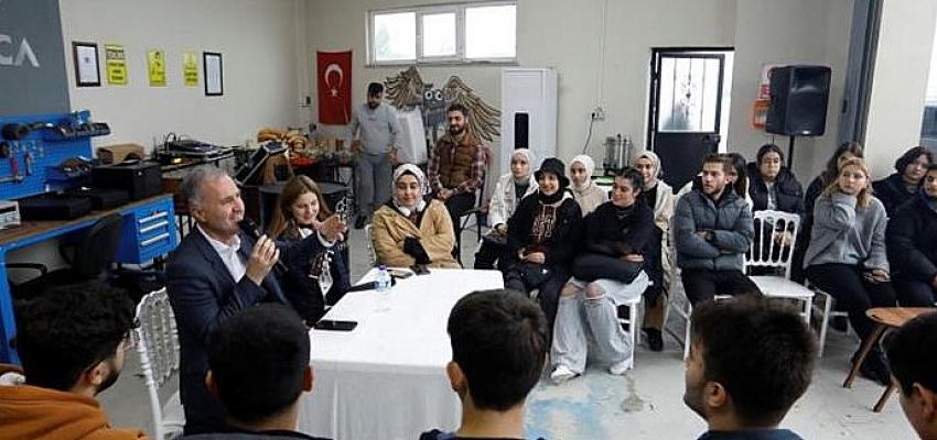 baskan-taban-universite-ogrencileriyle-bulustu.jpg