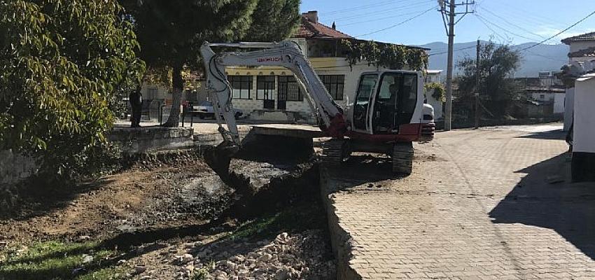 borezli-deresinden-1500-ton-balcik-ve-cop-cikti.jpg