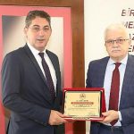 burhaniye-belediye-baskani-ali-kemal-deveciler-yilin-en-basarili-belediye-baskani-secildi.jpg
