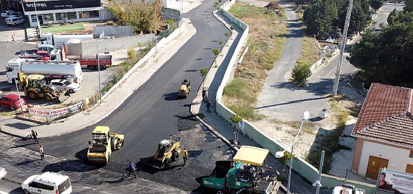 corlu-belediyesi-fen-isleri-mudurlugune-bagli-ekipler-corlunun-farkli-noktalarinda-asfalt-serim-calismalarini-surduruyor.jpg