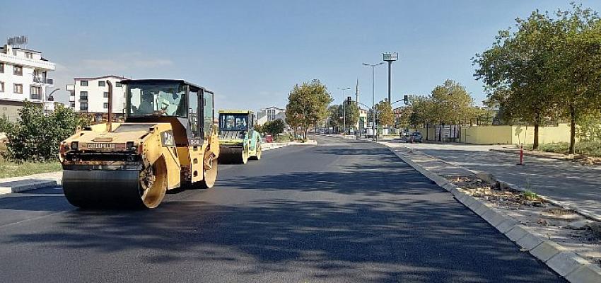 darica-ataturk-caddesine-11-bin-ton-asfalt-seriliyor.jpg