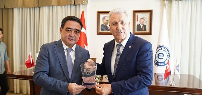 ege-universitesi-ile-taskent-eczacilik-enstitusu-arasinda-ikili-is-birligi-protokolu.jpg