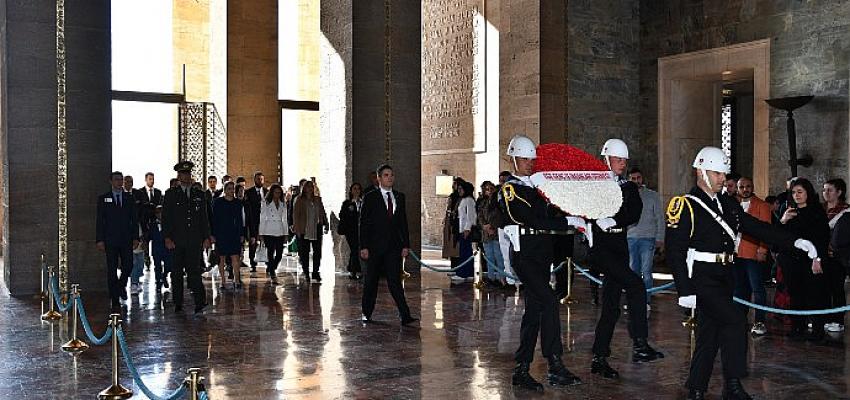 egiad-anitkabirde-ataturkun-huzurunda-laik-demokratik-cumhuriyet-ve-cagdas-uygarlik-dogrultusunda-yuruyecegiz.jpg