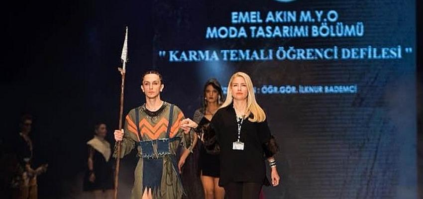 eu-emel-akin-meslek-yuksekokulu-ogrencilerinden-karma-temali-ogrenci-defilesi.jpg
