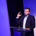 genc-girisimciler-odullerini-selcuk-bayraktarin-elinden-aldi.jpg