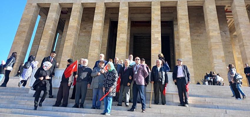 gonul-kosku-huzurevi-sakinleri-anitkabiri-ziyaret-etti.jpg