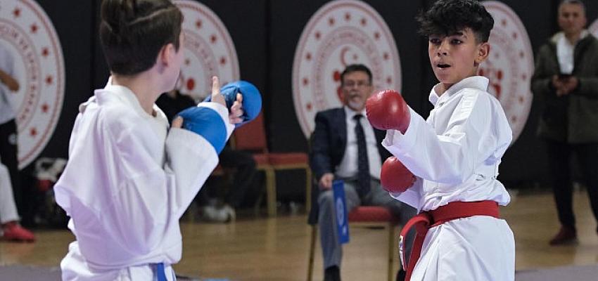 iller-arasi-karate-ligi-kocaelide-nefes-kesti.jpg