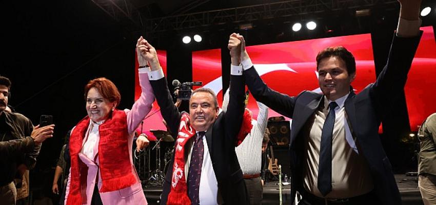 iyi-parti-genel-baskani-aksenerden-baskan-bocek-ve-baskan-kocakayaya-ovgu.jpg
