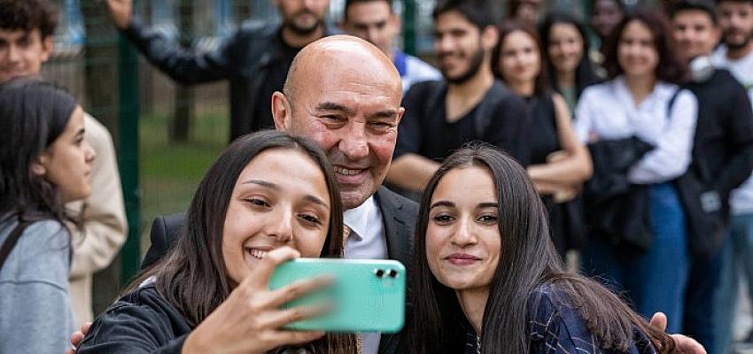 izmir-buyuksehir-belediye-baskani-tunc-soyer-genclere-baska-surprizlerimiz-de-var.jpg
