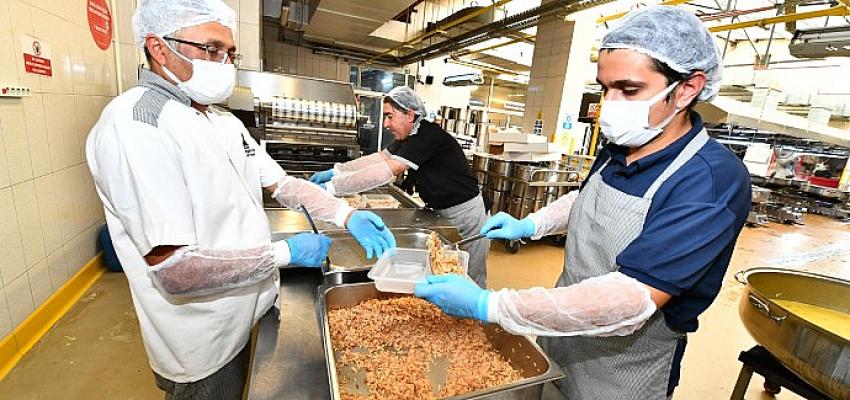 izmir-buyuksehir-belediyesi-ogrencilere-yemek-noktasini-6ya-cikardi.jpg