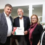 karsiyakali-ciftten-anlamli-kitap-bagisi.jpg