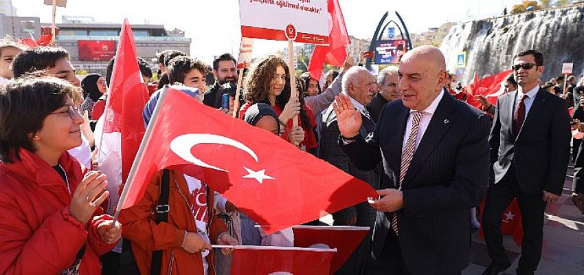 keciorende-gun-boyu-cumhuriyet-coskusu-yasandi.jpg