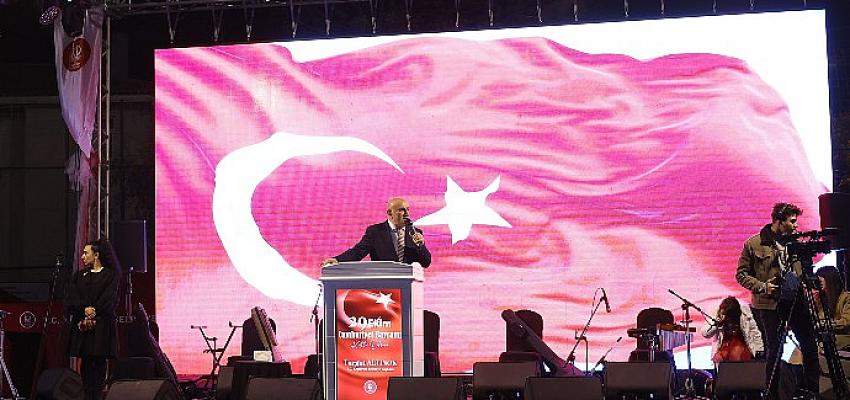keciorende-konserli-cumhuriyet-coskusu.jpg
