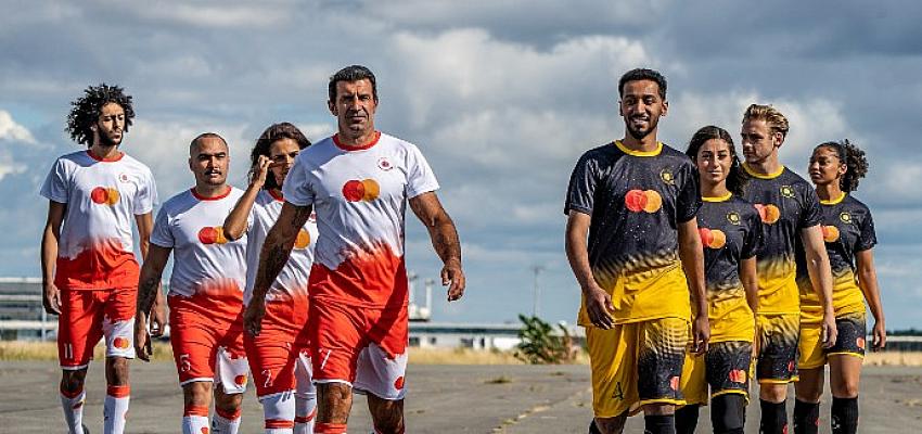mastercard-luis-figonun-6166-metrede-oynadigi-futbolla-dunya-rekoru-kirdi.jpg