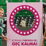 meme-kanseri-farkindaligi-icin-pembe-ayna-parkede.jpg