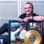 michael-jackson-portreleri-ile-ressam-deni-adler-topuzoglu-hilton-istanbul-maslakta.jpg
