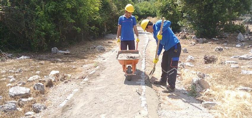 mugla-buyuksehir-1426-mezarlik-alanini-duzenlemeye-devam-ediyor.jpg