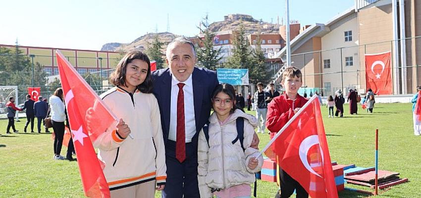 nevsehirde-29-ekim-cumhuriyet-bayrami-kutlandi.jpg