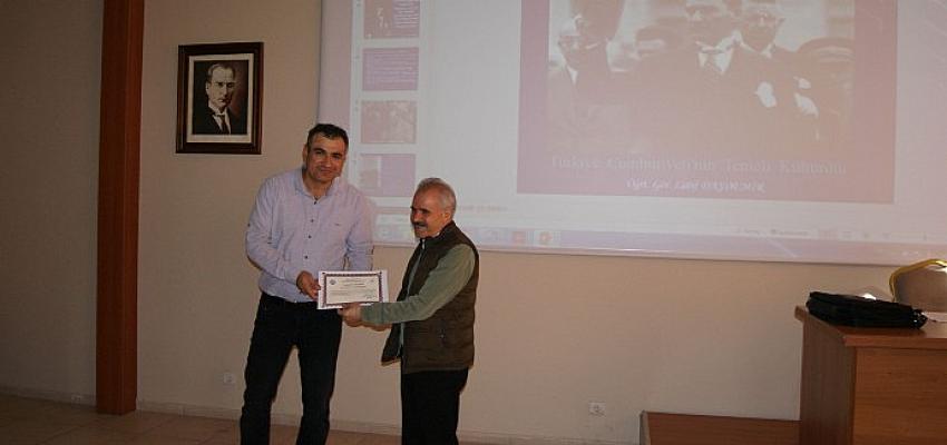 ogr-gor-dasdemir-ataturke-gore-cumhuriyet-erdemdir.jpg