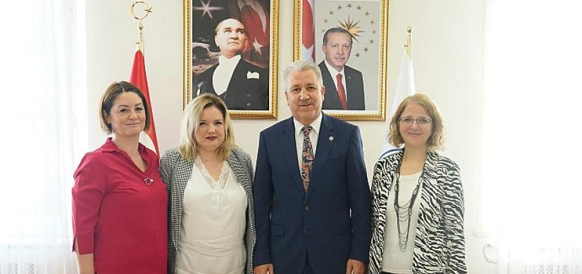 polonyali-akademisyen-eude-sanat-terapisi-egitimi-verecek.jpg