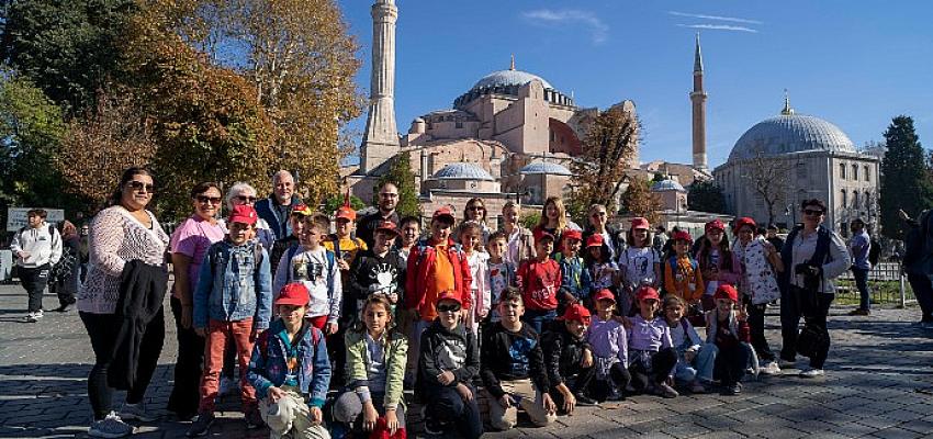 tepe-savunma-ve-guvenlik-tegvli-cocuklarla-istanbulun-tarihi-yerlerini-gezdi.jpg