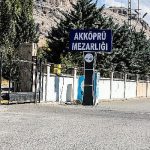 van-buyuksehir-belediyesi-kent-genelinde-bulunan-mezarliklarin-tabelalarini-yeniledi.jpg
