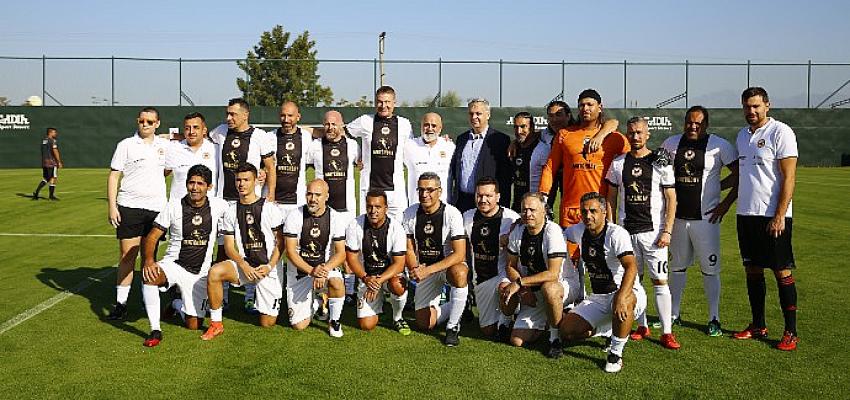 7-efsaneler-kupasinin-sampiyonu-antalyaspor.jpg