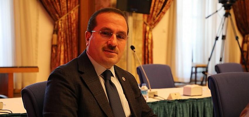 ak-parti-izmir-milletvekili-yasar-kirkpinar-muhalefeti-sagra-hastanesi-ile-elestirdi.jpg
