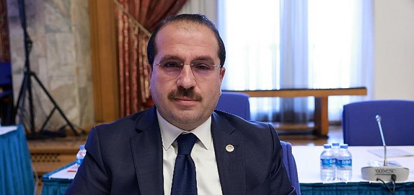ak-parti-izmir-milletvekili-yasar-kirkpinar-once-masam-sonra-kasam-diyerek-milliyetci-olunmaz.jpg