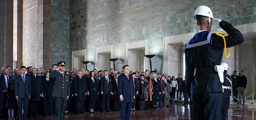 ali-babacan-anitkabir-ozel-defterini-imzaladi.jpg