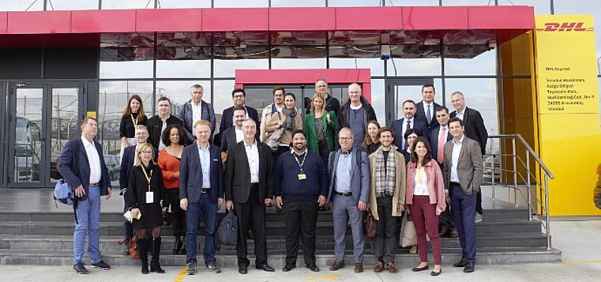 alman-basin-mensuplari-ve-fikir-liderleri-dhl-express-turkiyenin-istanbul-havalimanindaki-operasyon-merkezini-ziyaret-etti.jpg