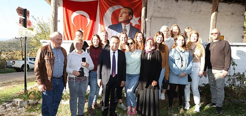 antalya-belediye-baskani-muhittin-bocek-aksekide-muhtarlari-dinledi.jpg