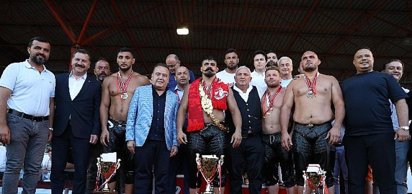 antalya-buyuksehir-gurescileri-sezona-damga-vurdu.jpg