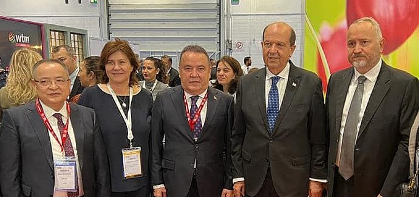 baskan-bocek-wtm-londra-turizm-fuarinda-antalyayi-tanitiyor.jpg