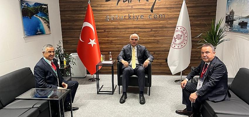 baskan-topaloglu-bakan-ersoy-ile-londra-fuarinda-bir-araya-geldi.jpg