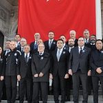 bjk-atamizi-on-binlerin-katilimiyla-dolmabahcede-andi.jpg