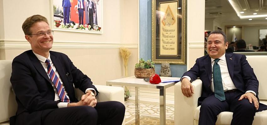 buyukelci-nikolaus-meyer-landrutdan-baskan-boceke-ziyaret.jpg