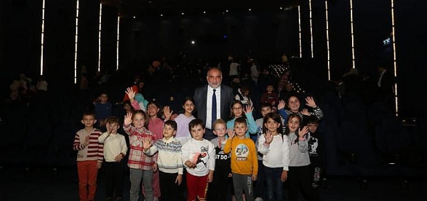 canikte-cocuklar-sinemayla-doyasiya-eglendi.jpg