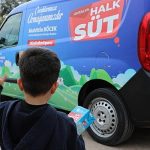 cocuklar-halk-sut-ile-buyuyor.jpg