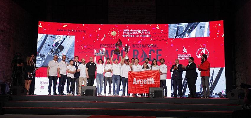 cumhurbaskanligi-3-uluslararasi-yat-yarislari-ana-sponsoru-dhlden-trofe-birincisi-arcelik-yelken-takimina-ozel-odul.jpg