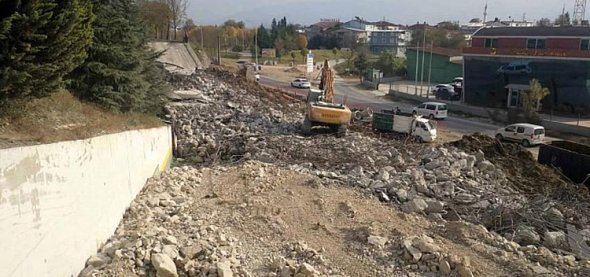 d-100-guney-yan-yolda-kaldirim-ve-otokorkuluklar-yapildi.jpg